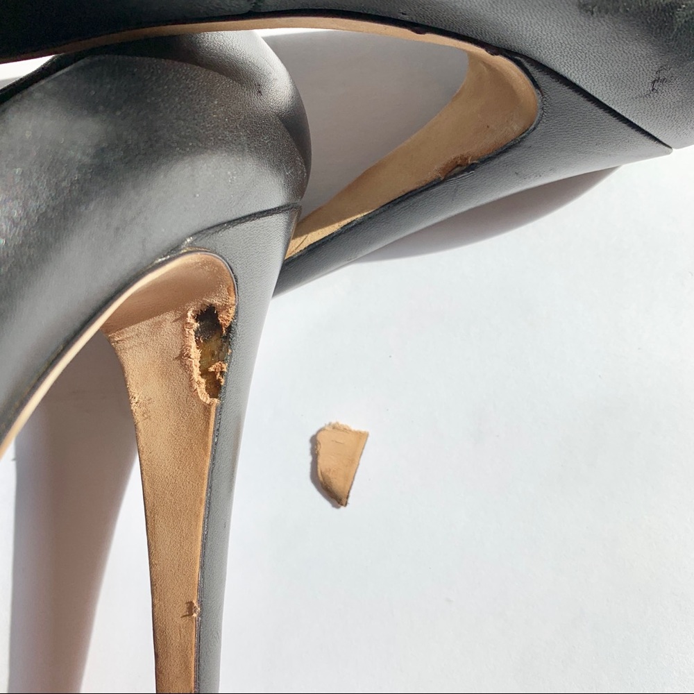 Authentic Chanel CC Black cap toe platform pump - Picture 5 of 8